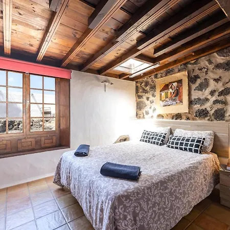 Rustic House * Tahiche